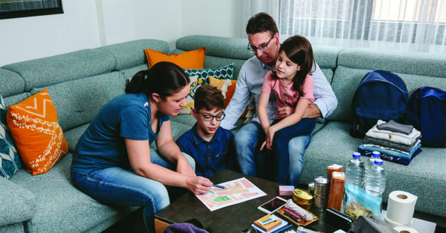 emergency-planning-featured-image Mother explaining to her family the emergency assembly point