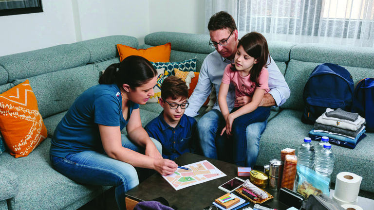 emergency-planning-featured-image Mother explaining to her family the emergency assembly point